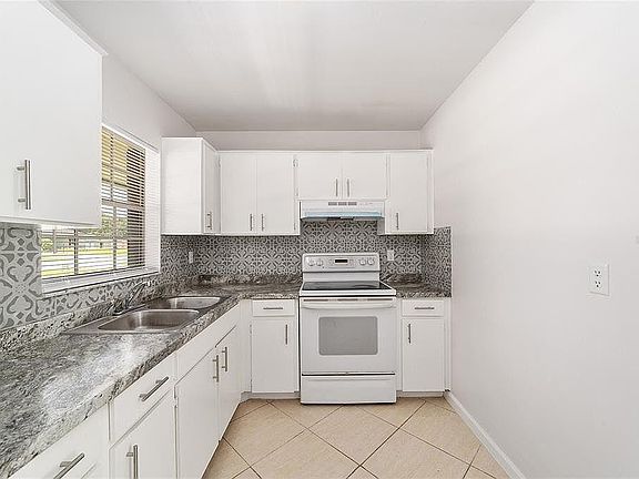 5th image of 14925 SW 35th Avenue Rd
