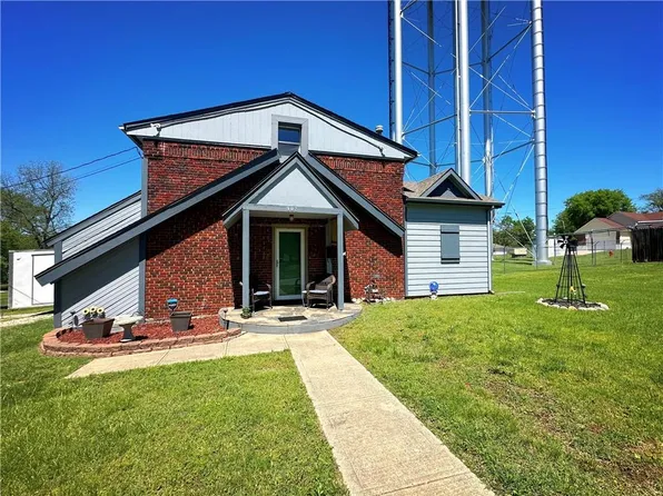 902 E Elm St, Harrisonville, MO 64701