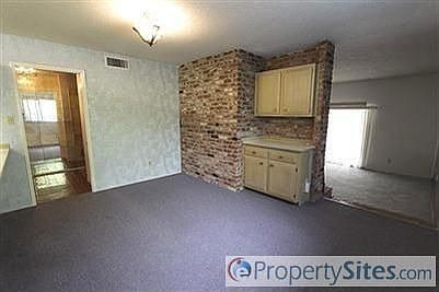 4th image of 8901 Rosewood Dr