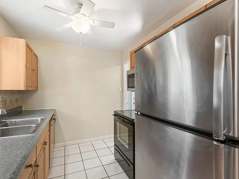 1663 Poplar St — Photo 8