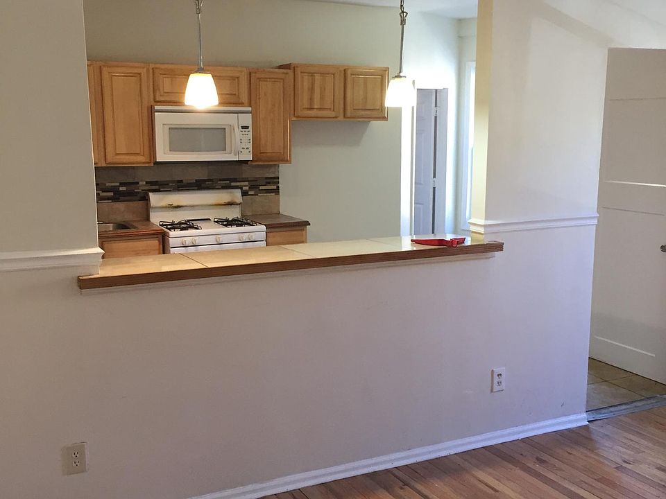 1st image of 410 Hawthorne Ave APT 2