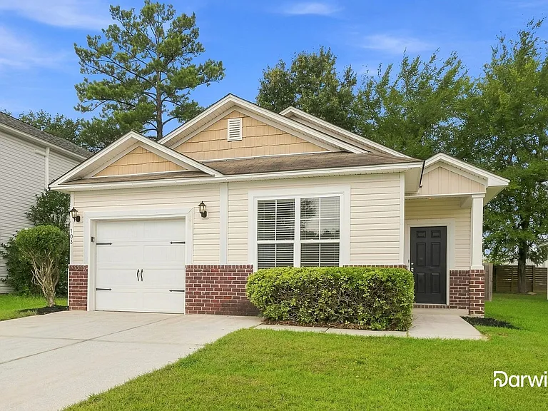103 Deerpath Trl — Photo 1