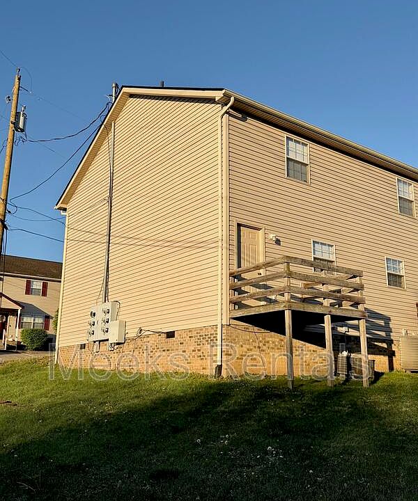 2nd image of 120 Mount Vernon Ln