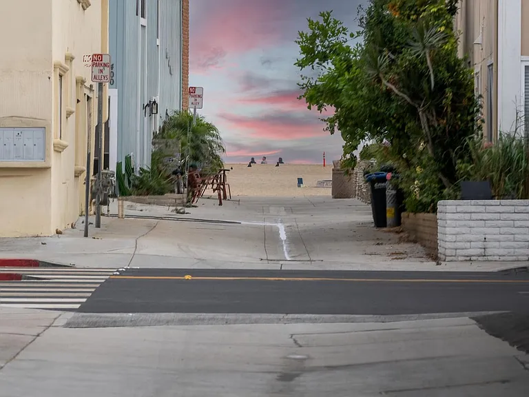 Cypress St — Photo 14