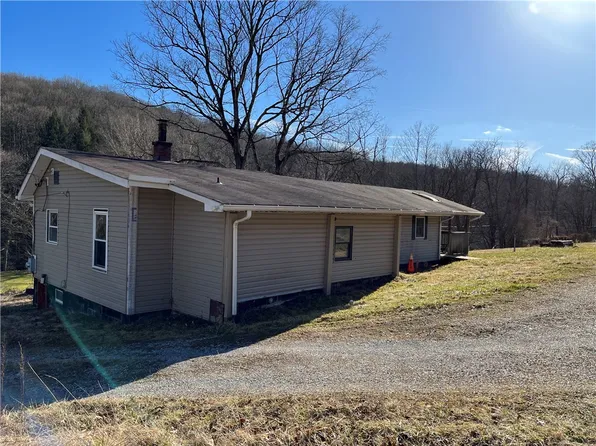 482 Service Creek Rd, Aliquippa, PA 15001