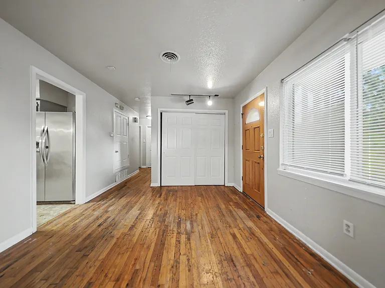307 Oak St — Photo 12