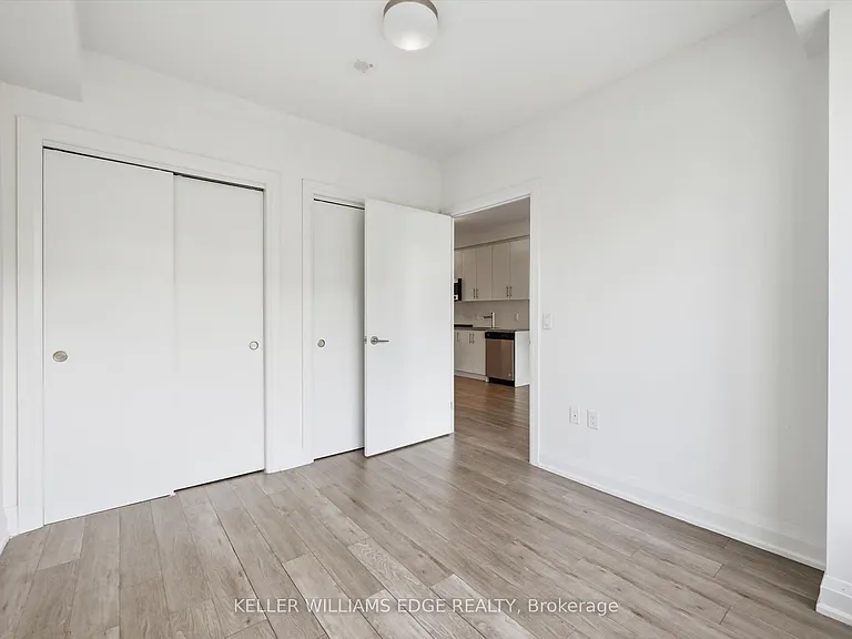 212 King William St E #418 — Photo 14