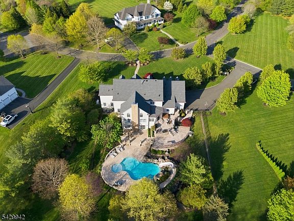 3rd image of 2 Hillas Ln