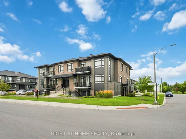 55 Overberg Way #D, Ottawa, ON K2S 2Y4