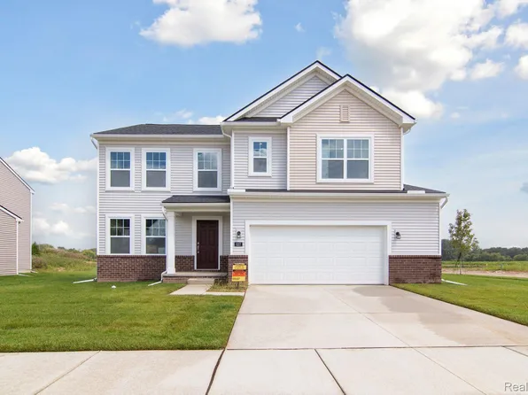 527 Elm St, Chelsea, MI 48118