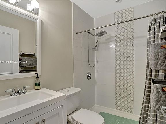 5th image of 1917 NE 3rd St APT 102