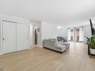 712 N Broad St #3C, Elizabeth, NJ