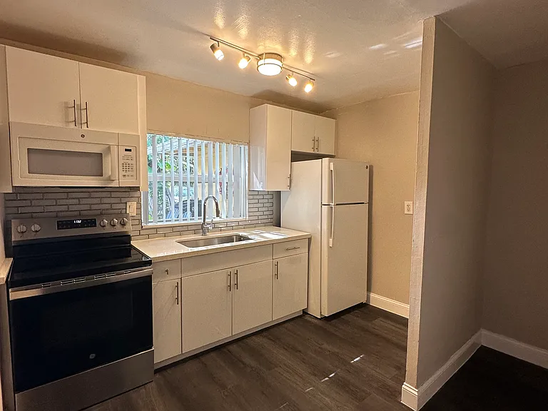 3763 NW 4th Ave #5 — Photo 12