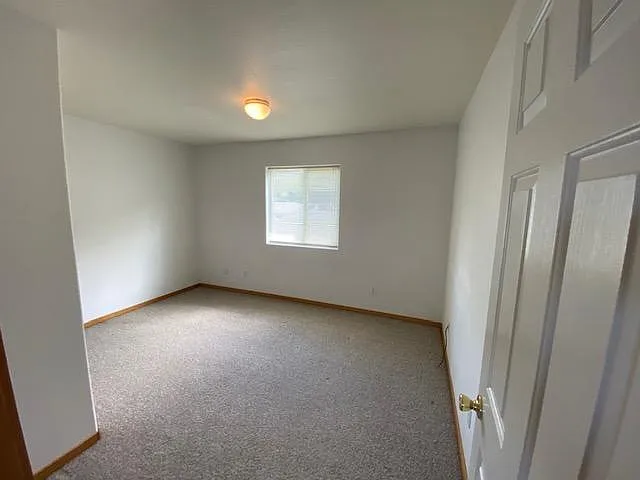 246 S Dolphin St — Photo 7