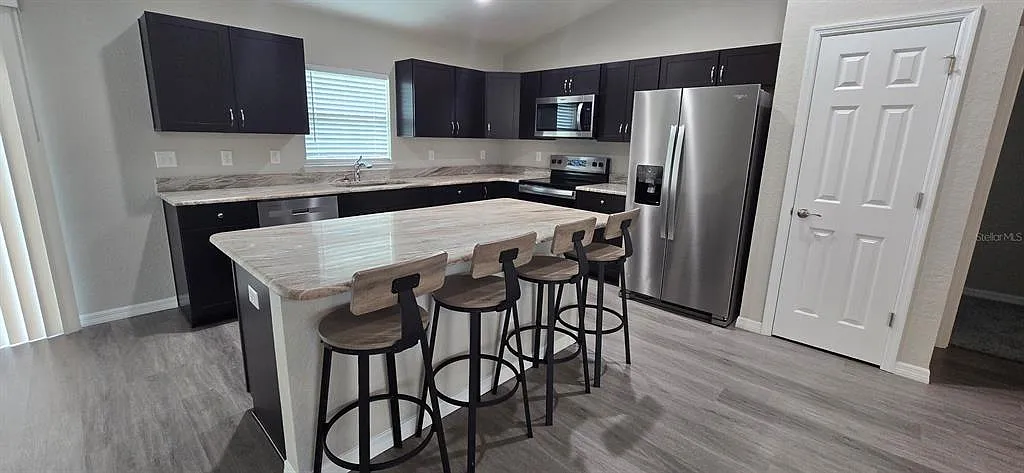 3 bed, 2.0 bath, 1398 sqft, $1,750 — Photo 2