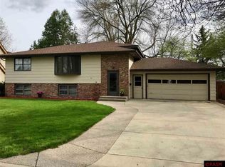 727 Lakeview Ave, North Mankato, MN 56003