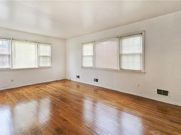 2nd image of 8 Columbia Dr APT 1A