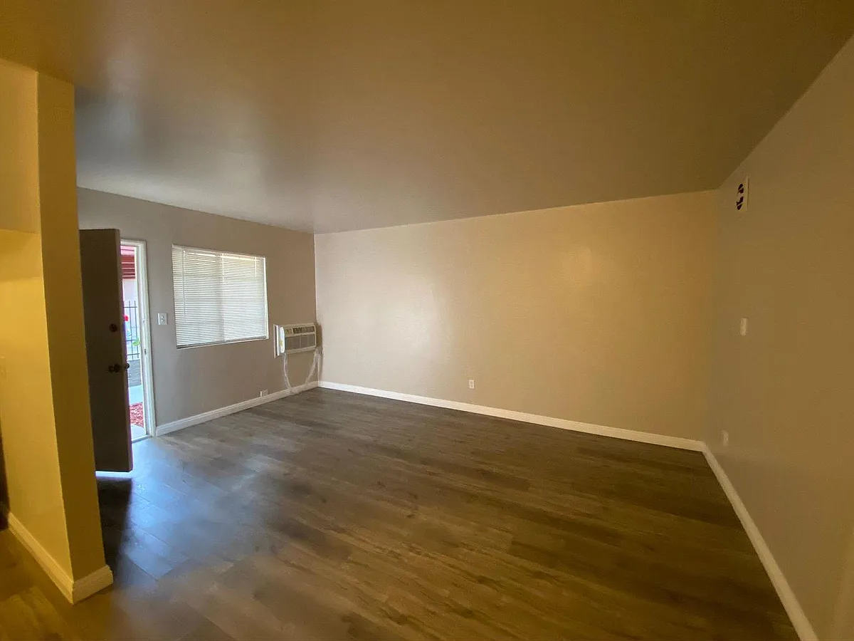 Building Photo - 351 E Rossellen Pl #8