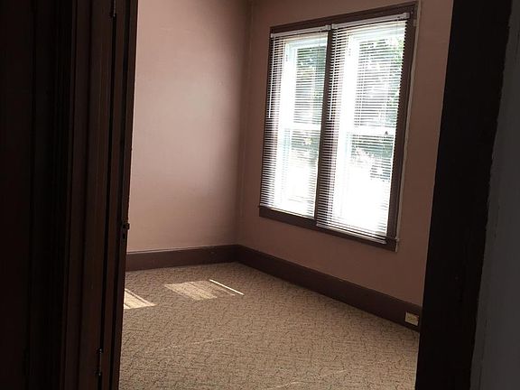 5th image of 915 N 5th St
