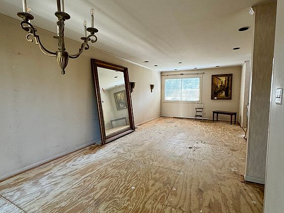 3rd image of 104 Saratoga Ct