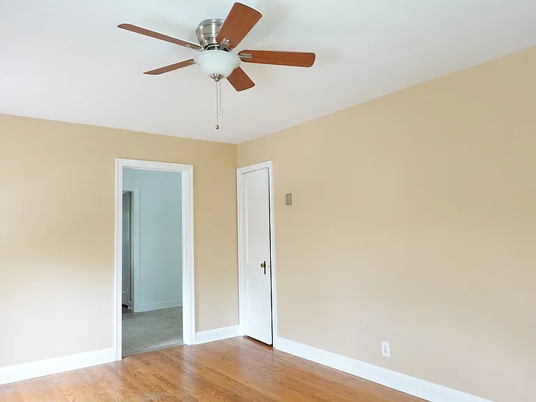 8210 Greenwood Ave — Photo 29