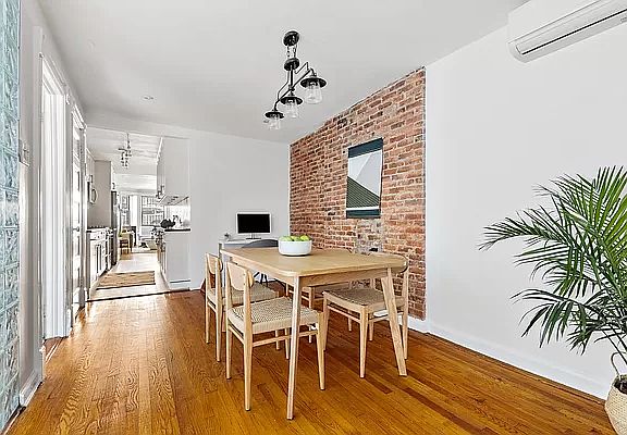 3rd image of 22 Montgomery Pl APT 1