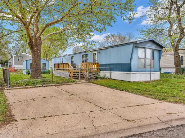 318 SE 47th St, Topeka, KS 66609