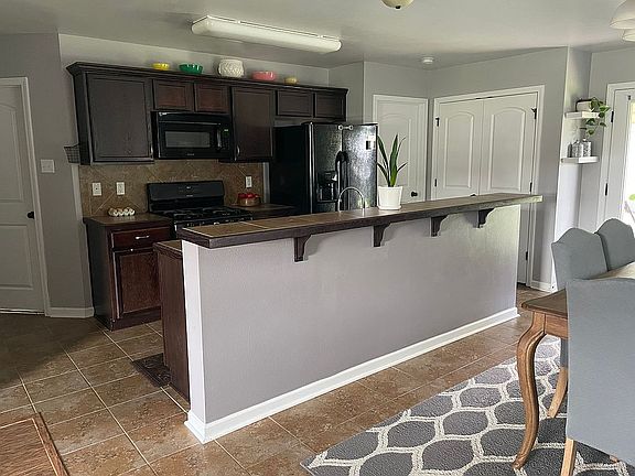 4th image of 42176 N City Park Dr