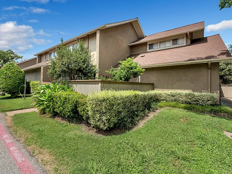 Peaceful community pathways throughout the property