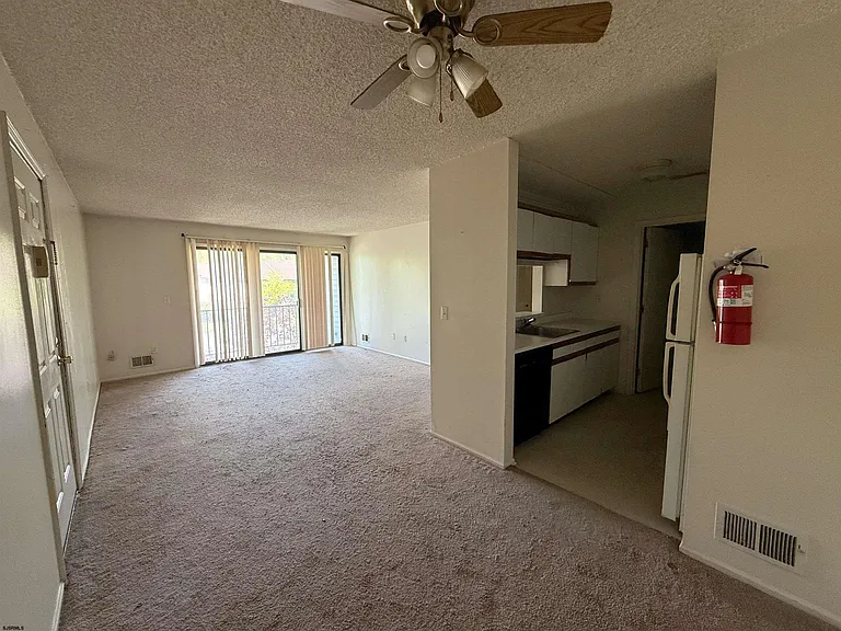 81 Colonial Ct #81 — Photo 3