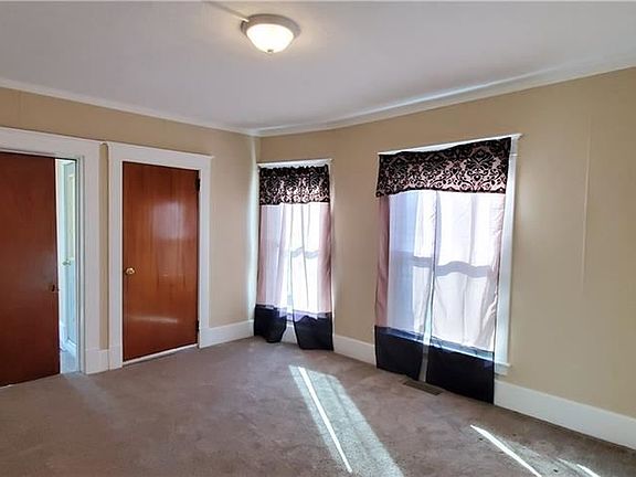 4th image of 2727 West Ave