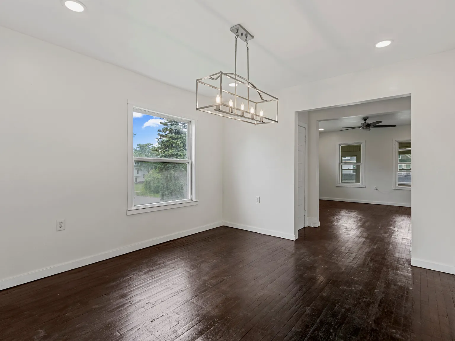 2 bed, 2548 sqft, $1,300 — Photo 2