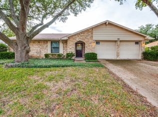 201 Stardust Ln, Desoto, TX 75115