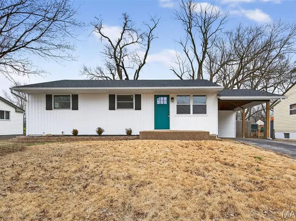 695 Mullanphy Rd, Florissant, MO 63031