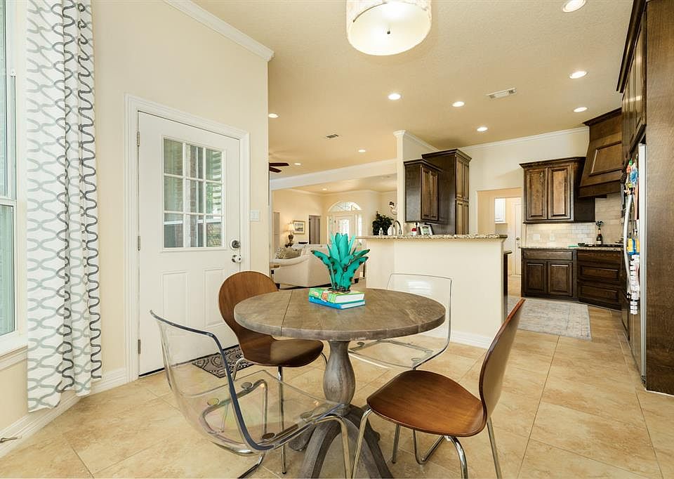 1st image of 105 Arrowhead Dr
