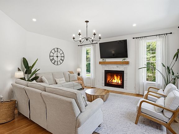 4th image of 1 Park Ln