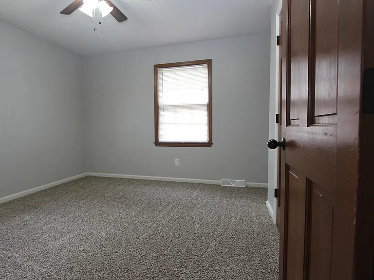 220 NW Highland Ln — Photo 12