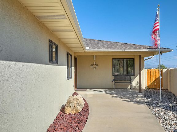 3rd image of 1808 Calle Del Vista Rd NW