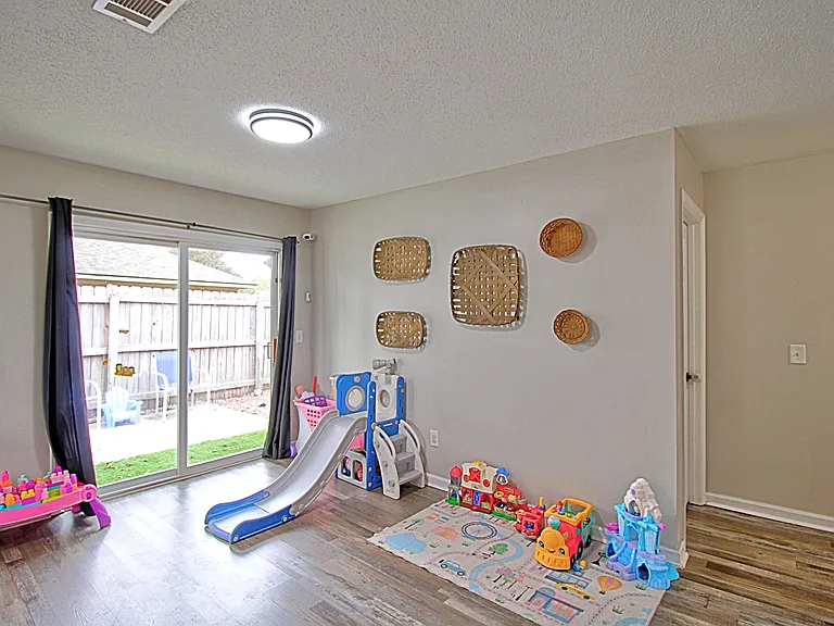 1567 Pendleton Dr — Photo 9