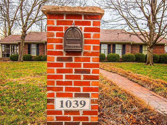 3rd image of 1039 Greenbriar Rd