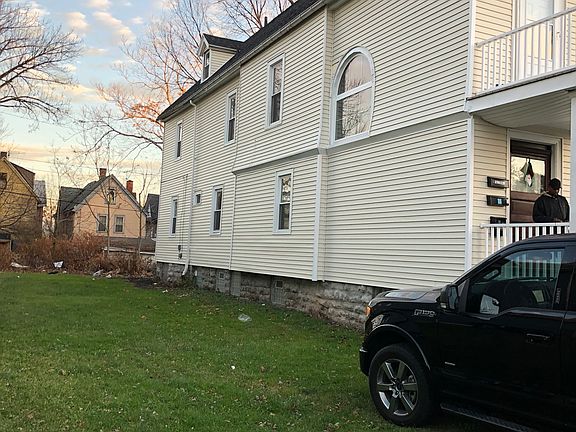 2nd image of 37 Holland Pl Unit 2