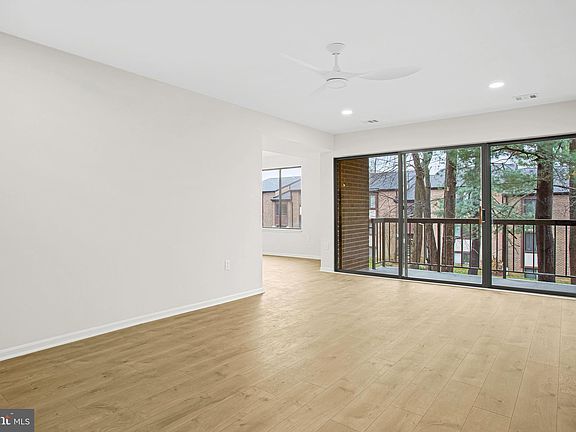 3rd image of 9725 Kings Crown Ct APT 101