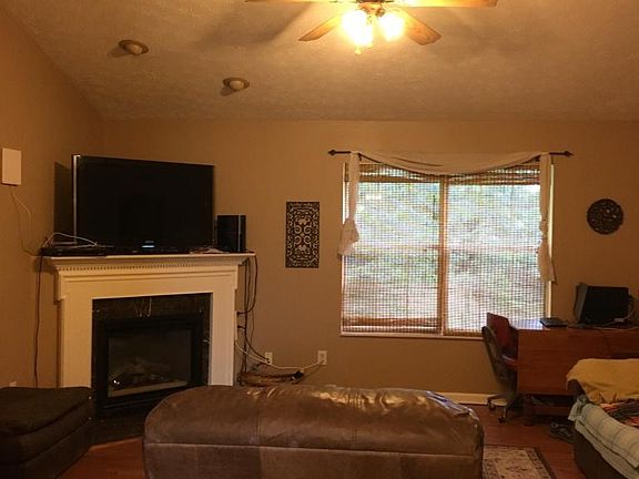 3rd image of 4230 Montserrat Ln