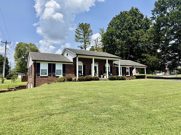 2nd image of 301 Roberta Ln