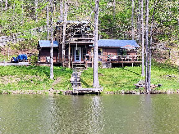 2nd image of 1637 North Dr