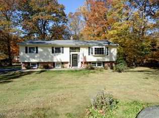 11 Arrowhead Rd, Oakland, NJ 07436