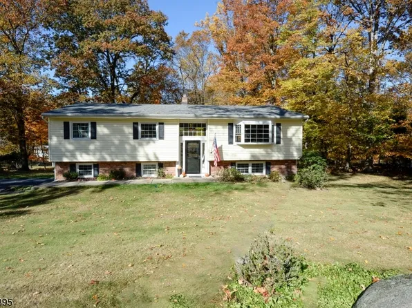 11 Arrowhead Rd, Oakland Boro, NJ 07436