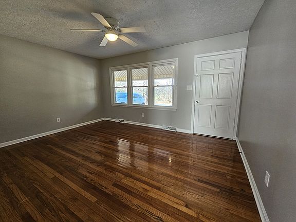 4th image of 142 Falls St