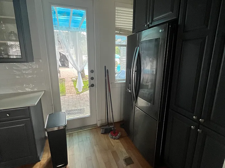 28 E Rosevear St — Photo 4