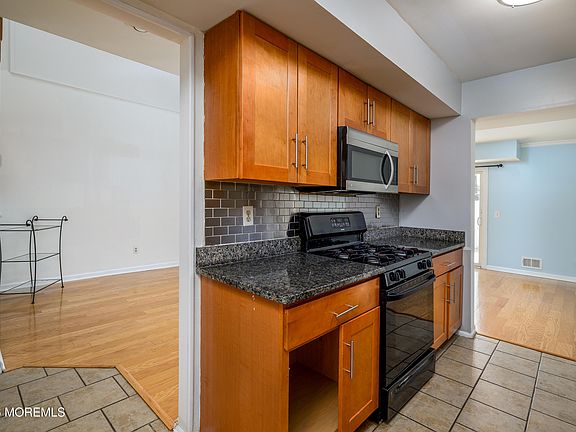 4th image of 25 Rambling Meadow Court